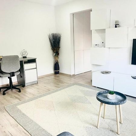 Comfy Apartment - Free Private Parking,Ac,Wi-Fi كاري المظهر الخارجي الصورة