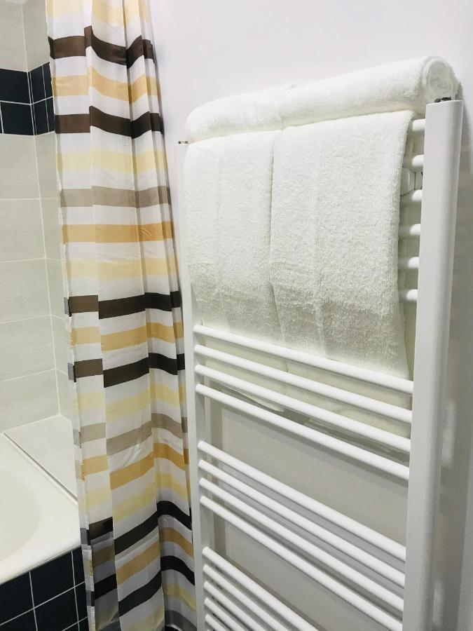 Comfy Apartment - Free Private Parking,Ac,Wi-Fi كاري المظهر الخارجي الصورة