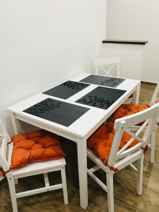 Comfy Apartment - Free Private Parking,Ac,Wi-Fi كاري المظهر الخارجي الصورة