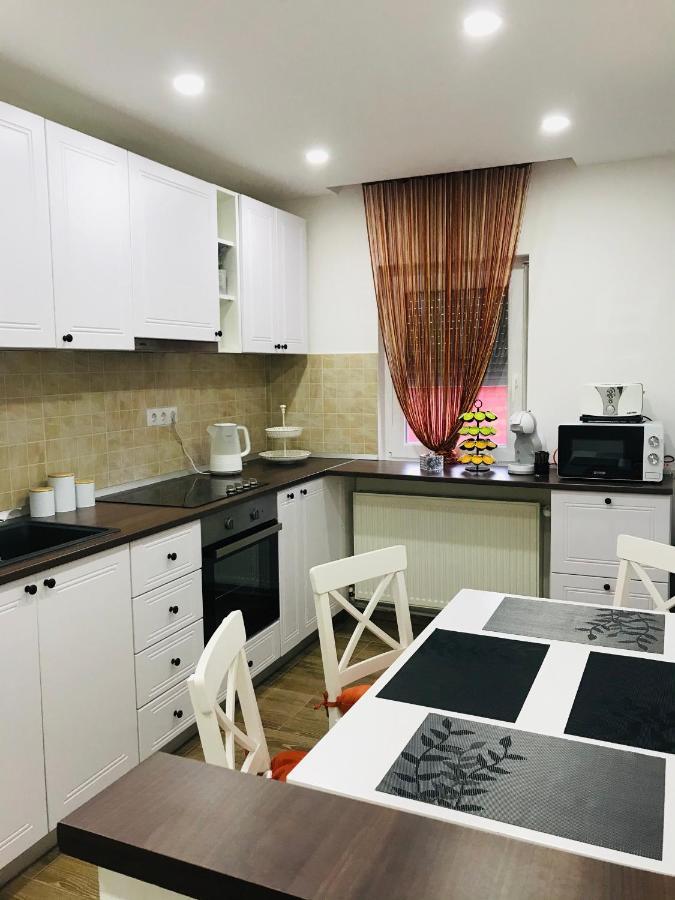 Comfy Apartment - Free Private Parking,Ac,Wi-Fi كاري المظهر الخارجي الصورة