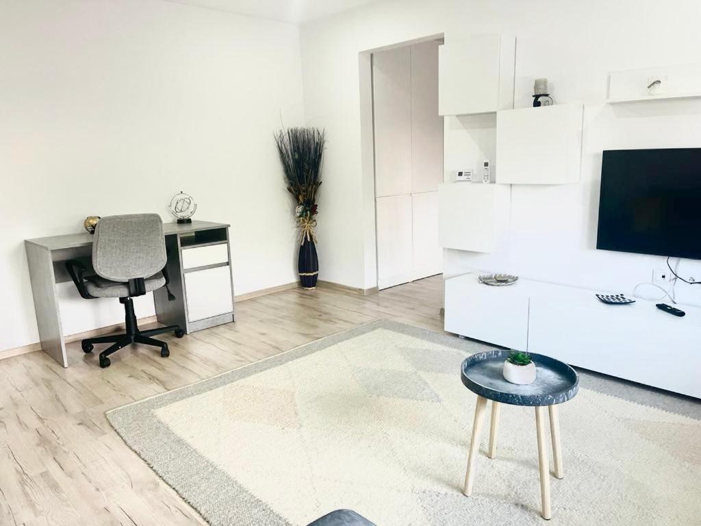 Comfy Apartment - Free Private Parking,Ac,Wi-Fi كاري المظهر الخارجي الصورة